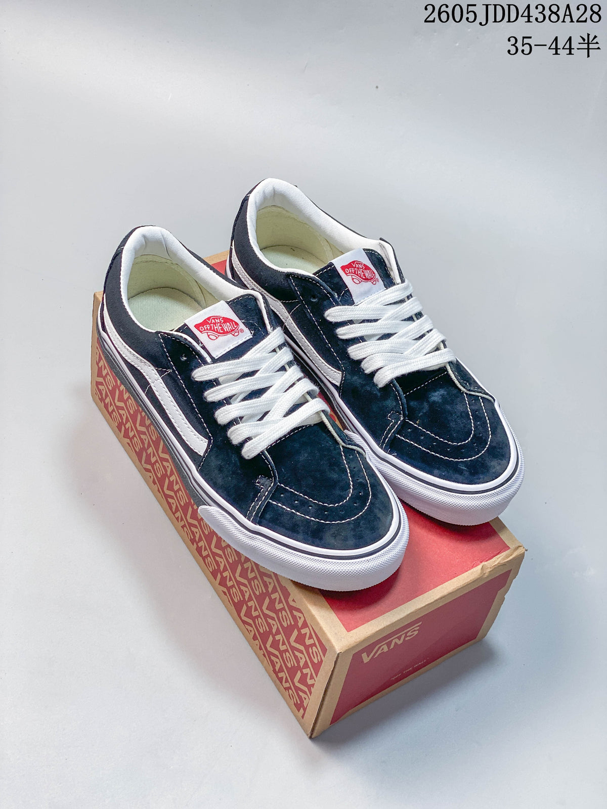 Vans Old Skool Sneakers in Dark Green Suede, VN000CQDCHZ