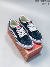 Vans Old Skool Sneakers in Dark Green Suede, VN000CQDCHZ