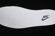 Nike SB Dunk Low Undefeated Sneaker DM6868-032