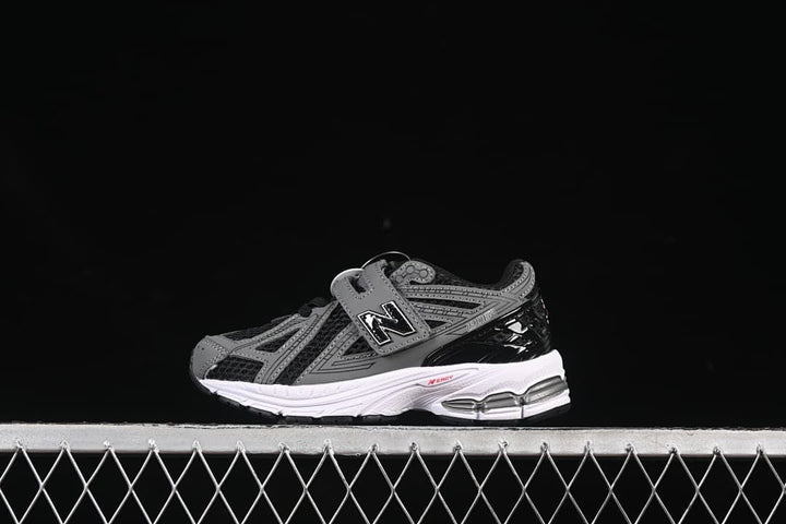 New Balance PV1906CJ Kids Sneakers, Black and Gray