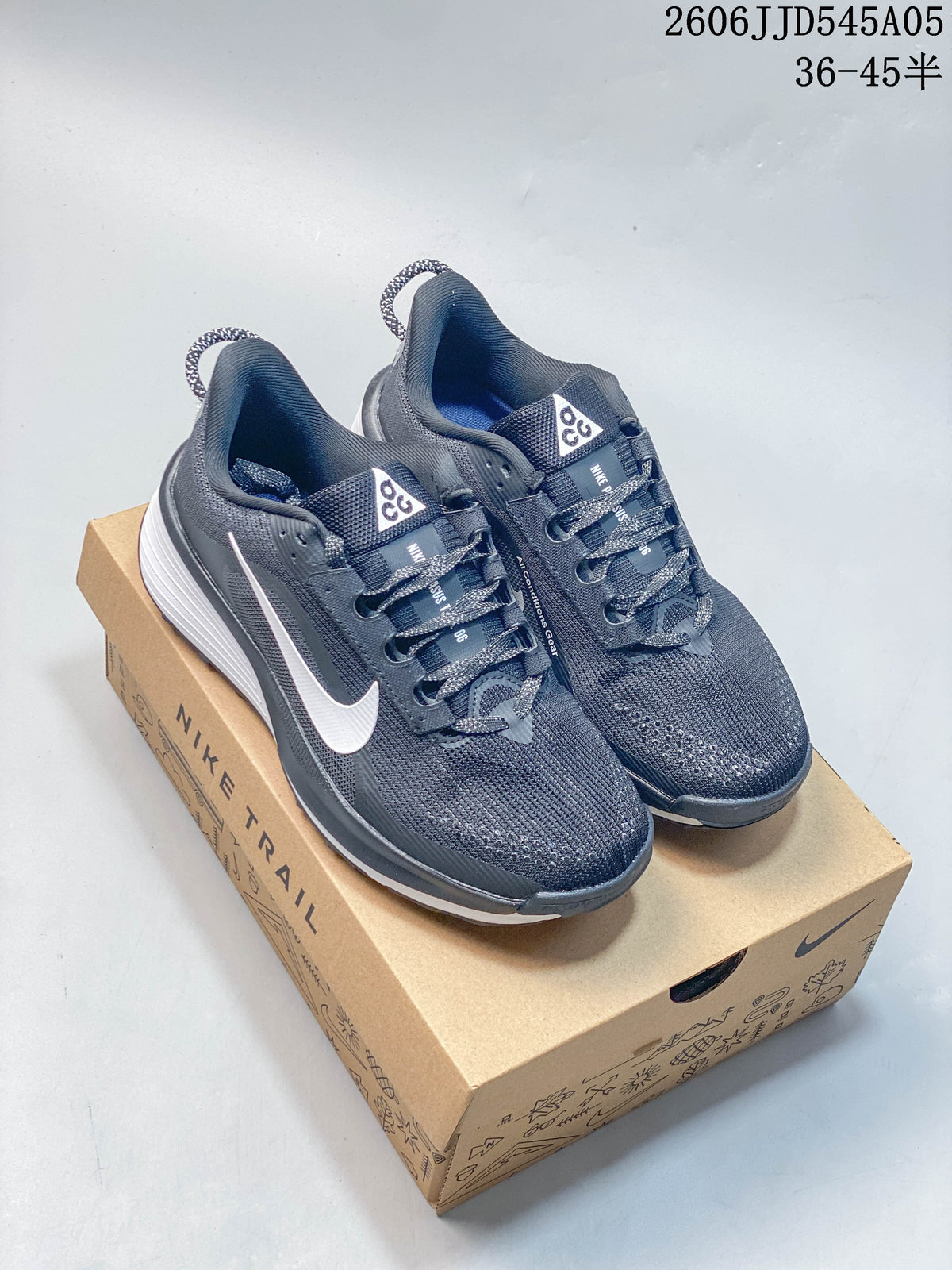Nike Pegasus Trail 6 Running Shoes in Dark Gray