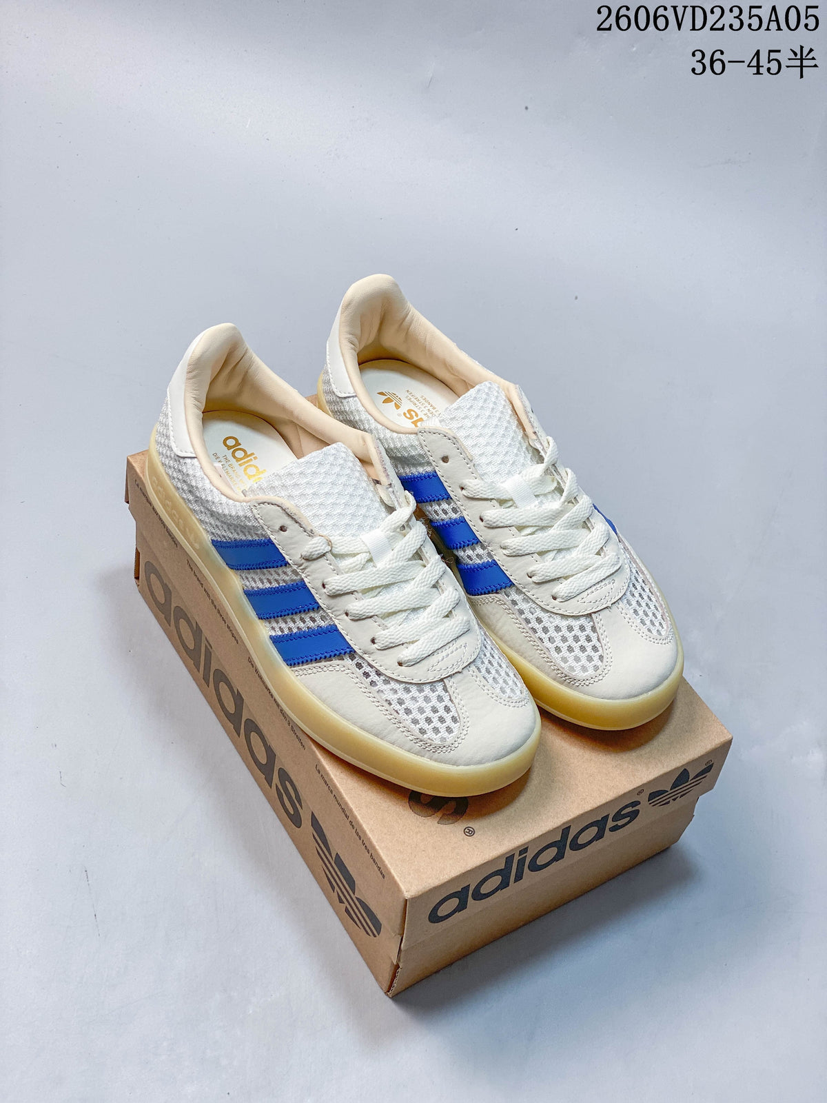 adidas Samba JS3931 Sneakers in White and Blue