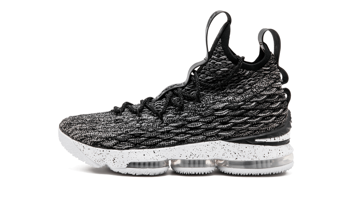 Lebron XV "Black" 897648 002