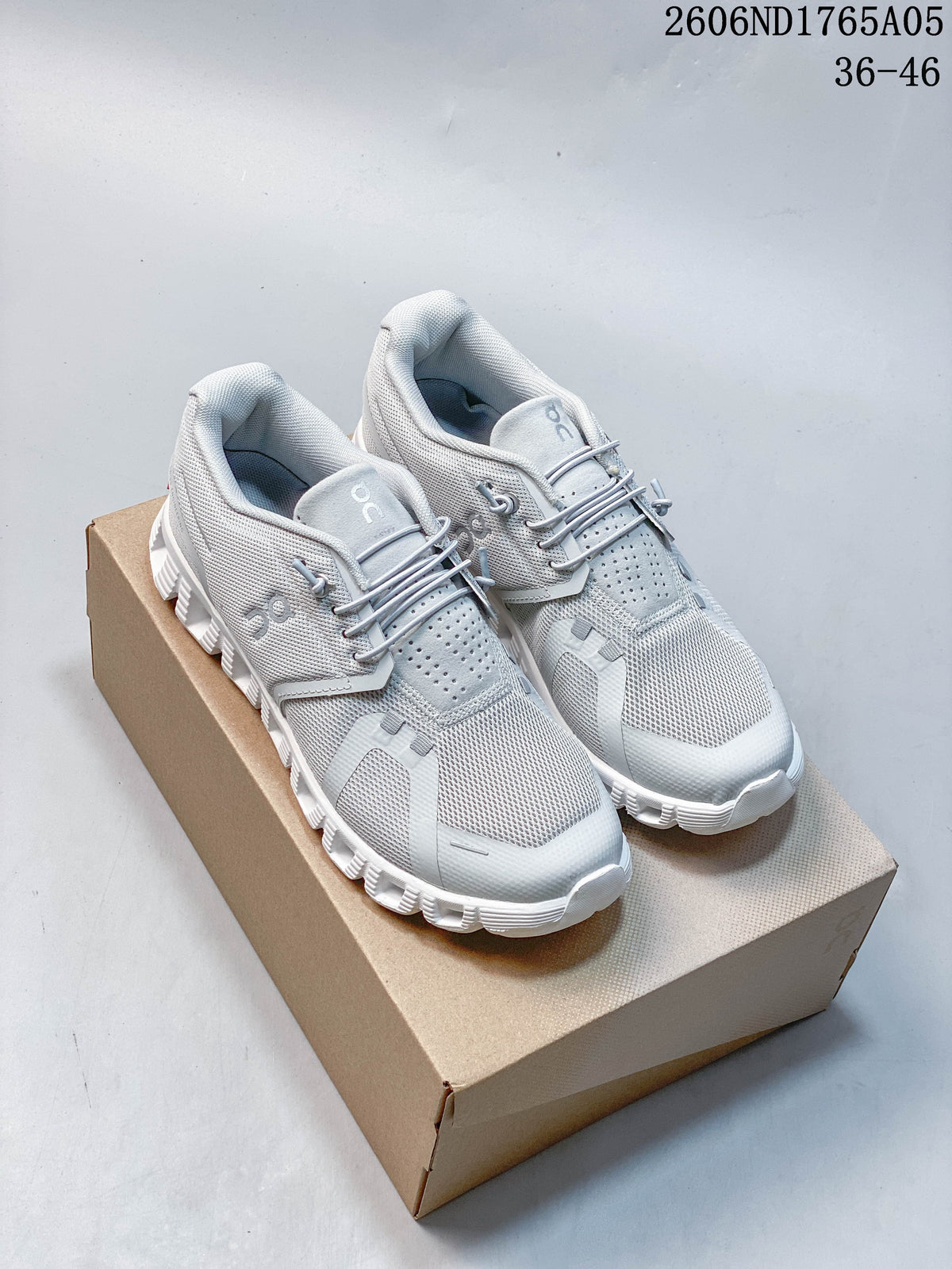 On Cloud 5 Sneakers in Light Grey
