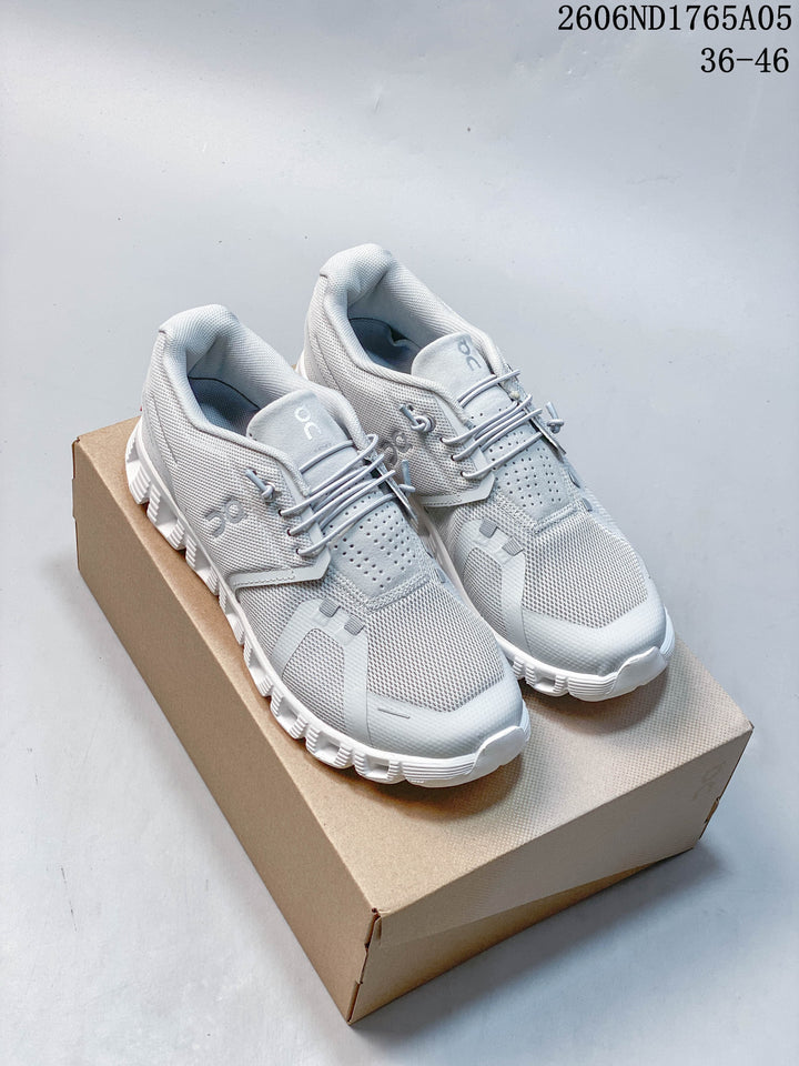 On Cloud 5 Sneakers in Light Grey