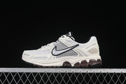 Nike Zoom Vomero 5 Sneaker FJ2028-001 in White and Grey