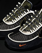 UNDEFEATED X NIKE AIR ZOOM SPIRIDON - CARGOKHAKI/ BLACK
