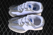New Balance 327 Kids Sneakers in Grey and White