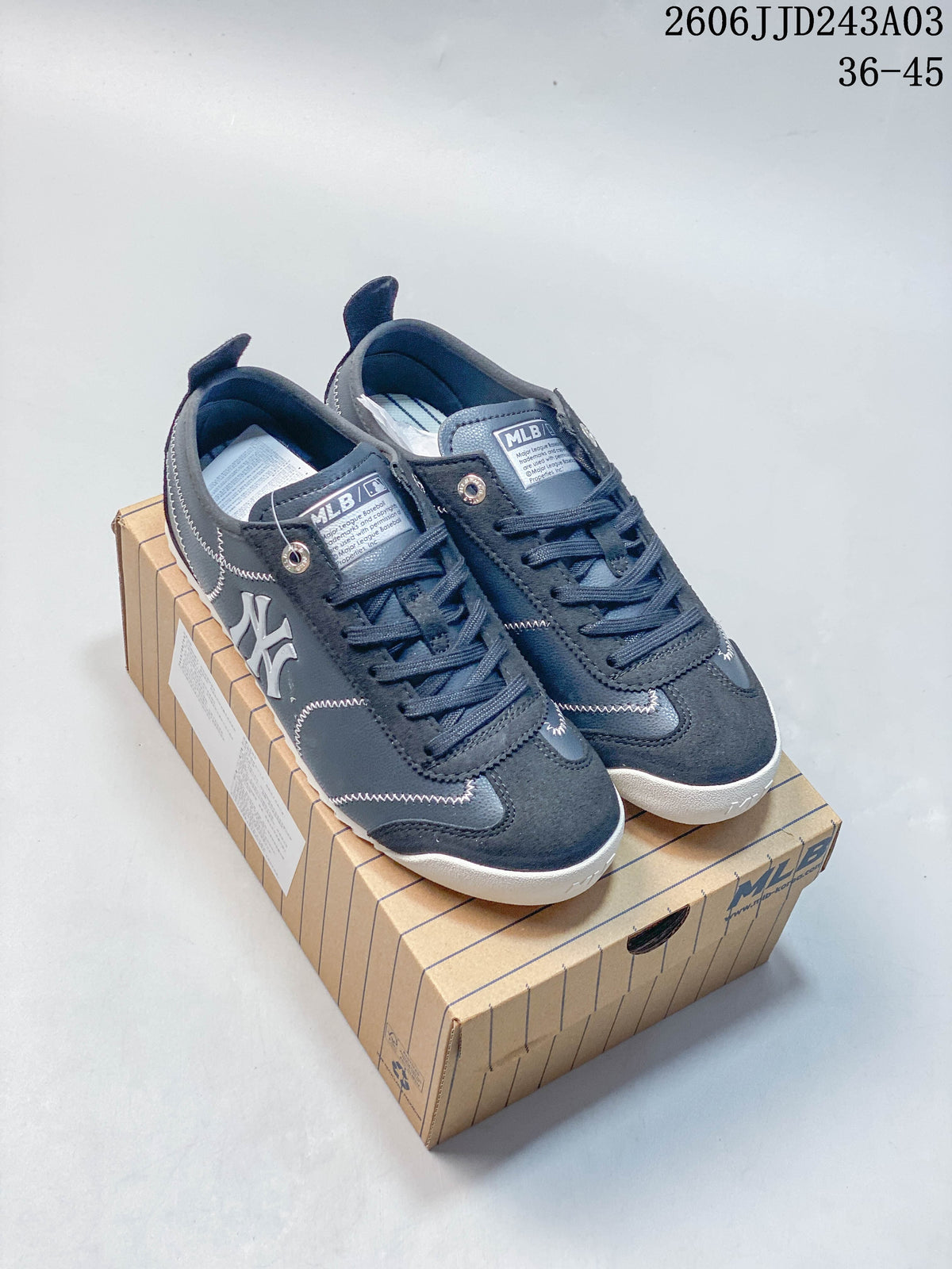 MLB New York Yankees Lifestyle Sneakers, Navy, 06JJD243A03