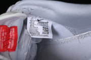 Nike SB Dunk Low Undefeated Sneaker DM6868-032