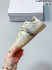 Maison Margiela Replica Low-Top Sneakers in Cream