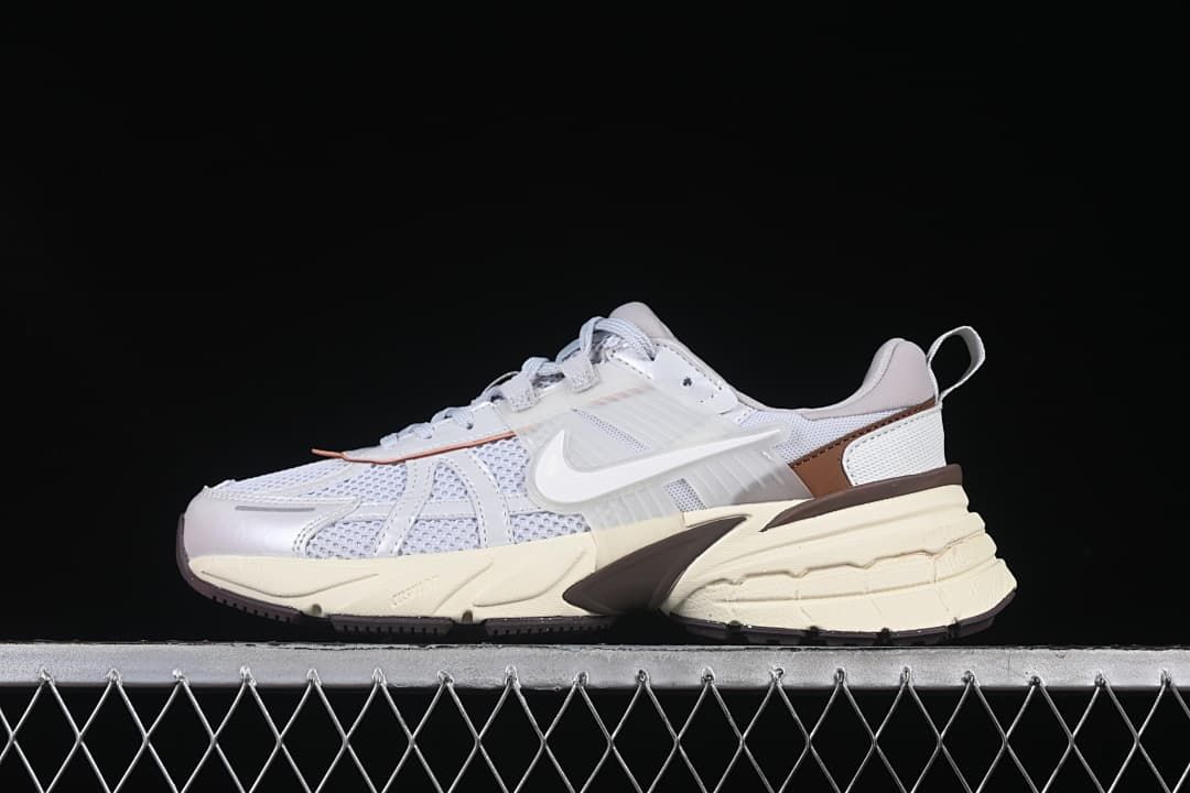 Nike V2K Run Low-Top Sneakers White FD0736-202