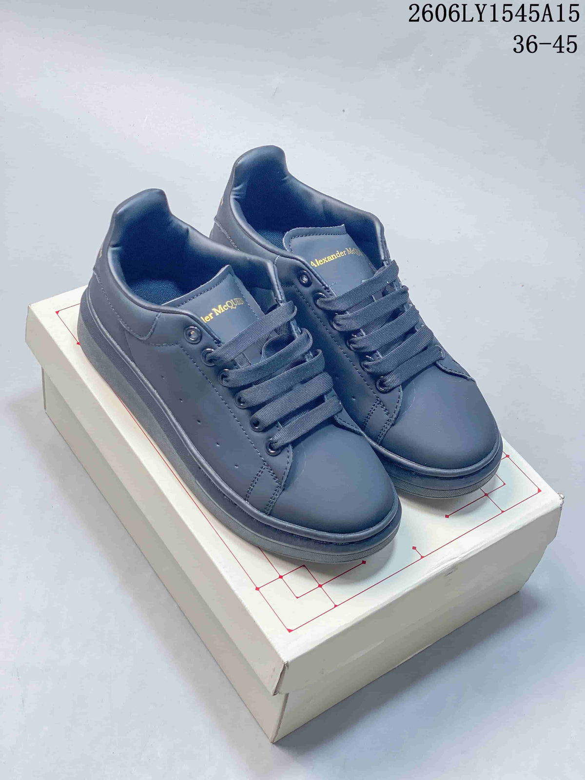 Alexander McQueen Low-Top Sneakers in Charcoal Blue, 68155ASOWE