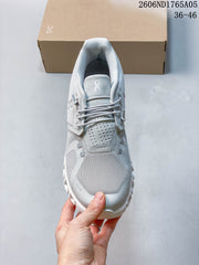 On Cloud 5 Sneakers in Light Grey