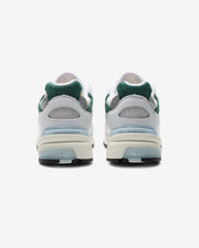 NEW BALANCE 992 'MADE IN USA' - WHITE/ MARSHGREEN