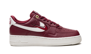 AIR FORCE 1 LO WMNS "Logo Pack - Deep Red" DZ5616 600