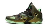 Lebron 11 "King's Pride" 616175 700