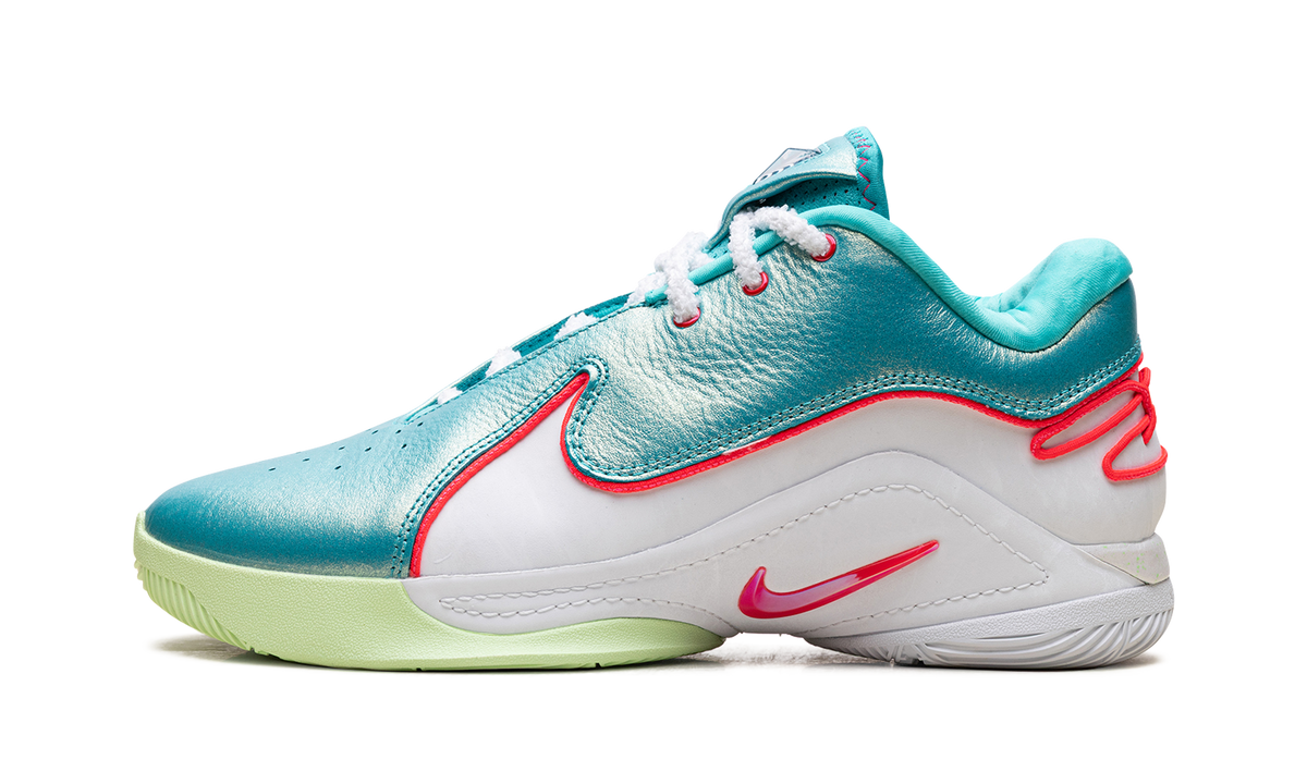 LeBron 22 "Christmas" HV5147 600